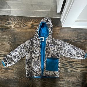 2t reversible Patagonia jacket. Gray camo/Blue.